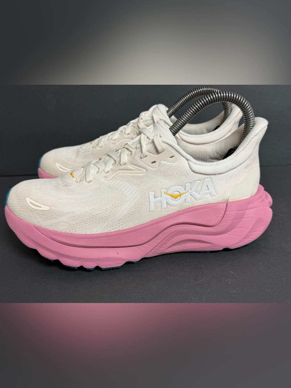 Hoka One One Arahi 6 Womens Size 6.5B Cream Pink Athletic Running Shoes Sneakers